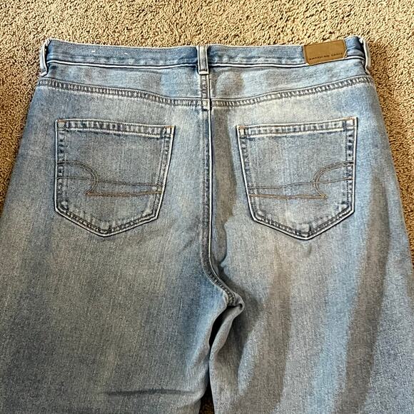 American Eagle Mom Jeans Women’s Size 10 Regular High Rise Light Wash Raw Hem - Picture 4 of 6